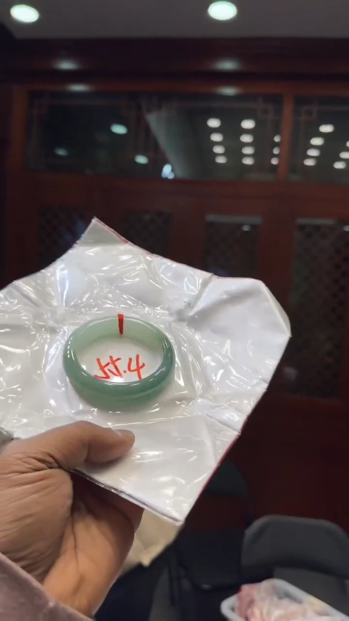 【闪购商品】翡翠手镯未镶嵌手镯