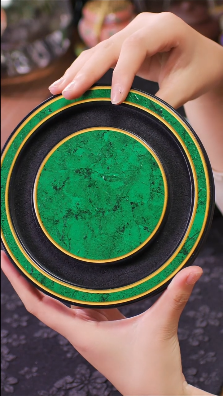 壹藏贰宝碧绿色图案小壶承