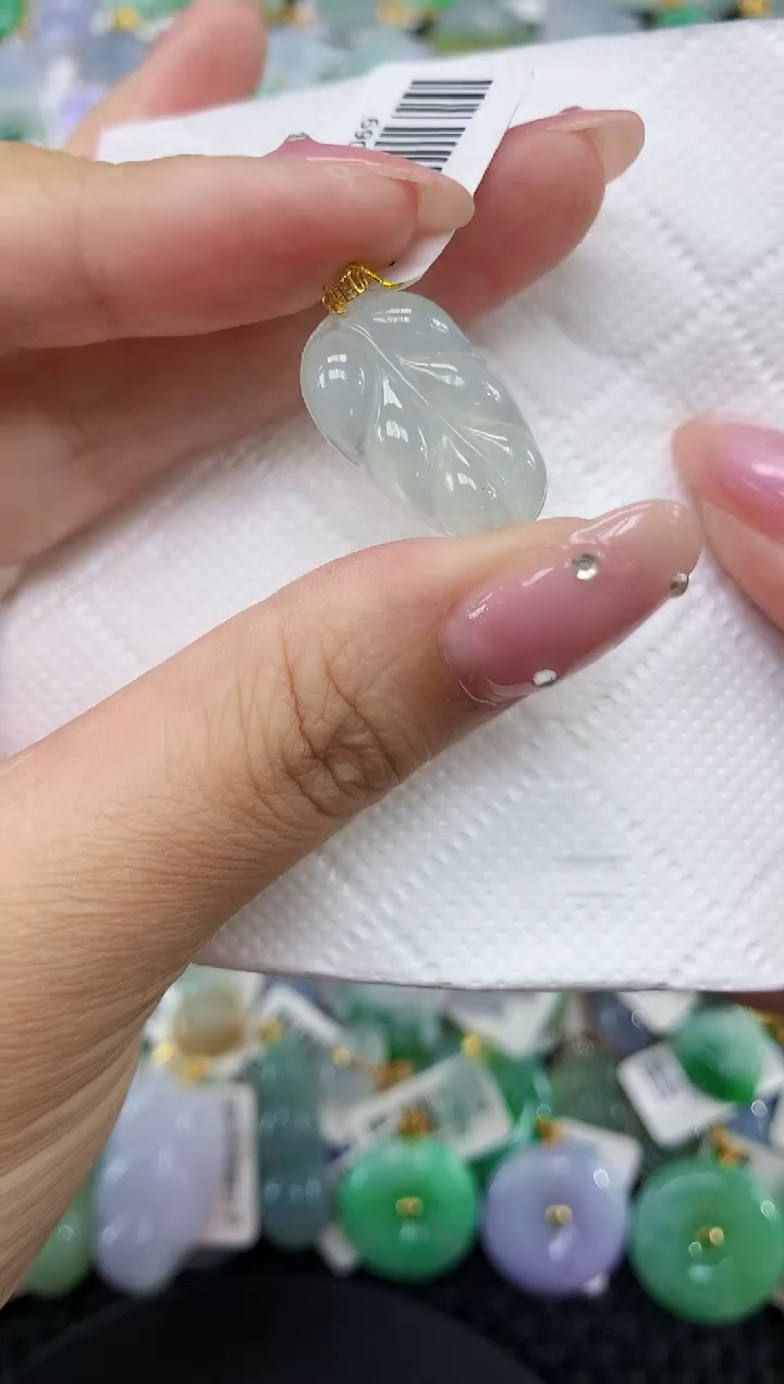 翡翠18K金镶嵌颈饰1111111111