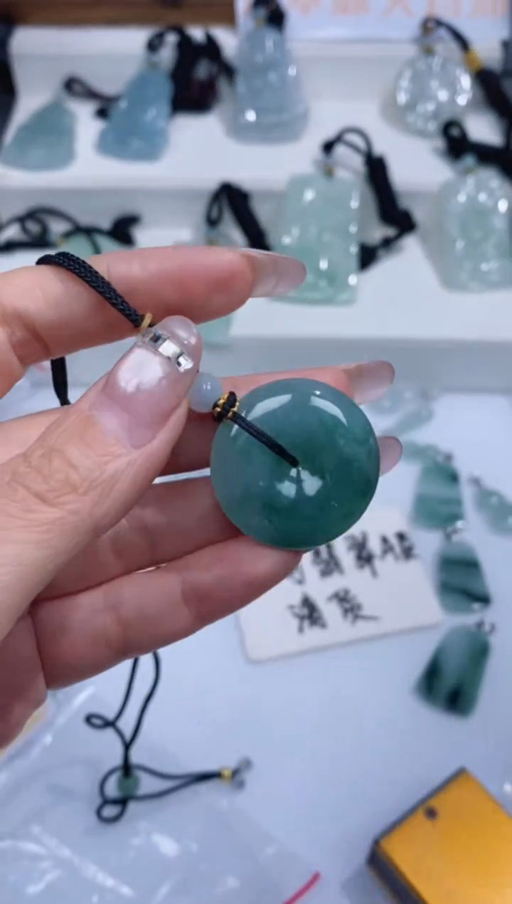 颈饰未镶嵌翡翠吊坠