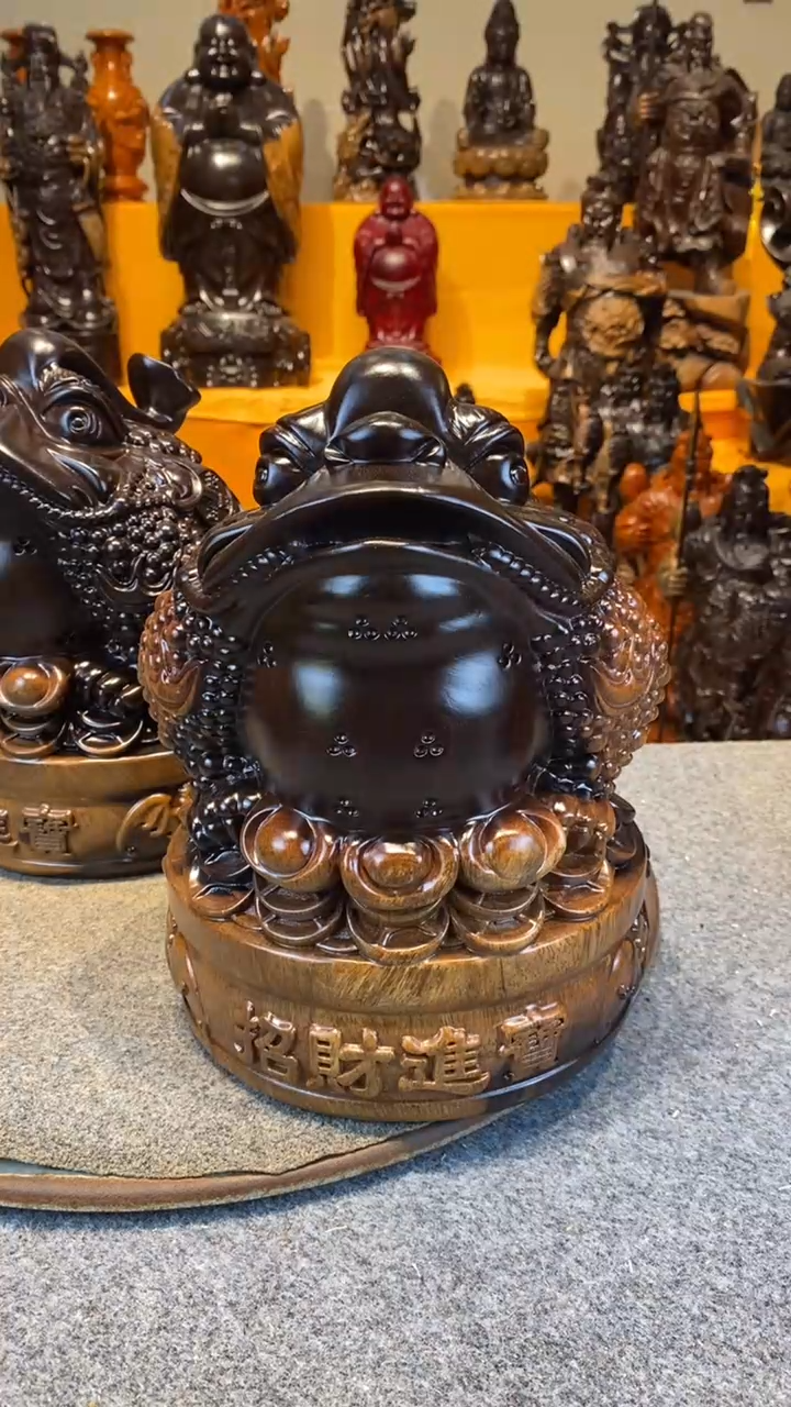 【闪购商品】风车木（黑檀木）木雕金蟾
