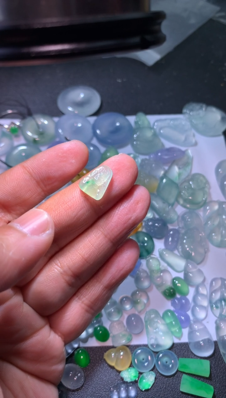 【闪购商品】翡翠颈饰未镶嵌宝宝佛