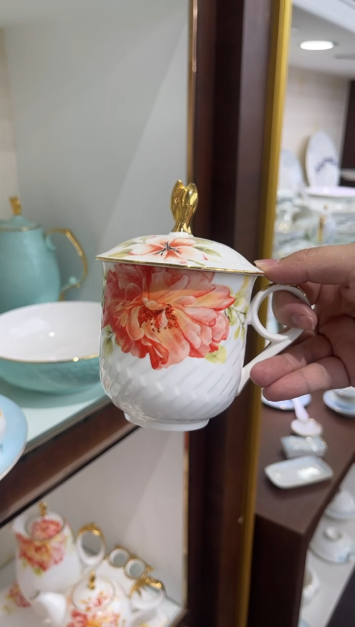 36%以上骨粉骨瓷盖杯 