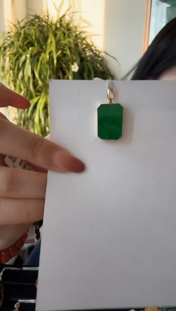 【闪购商品】翡翠颈饰18K金镶嵌Q无事牌