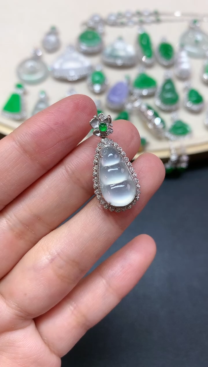 【闪购商品】翡翠吊坠(不含链)18K金镶嵌Q112|6980