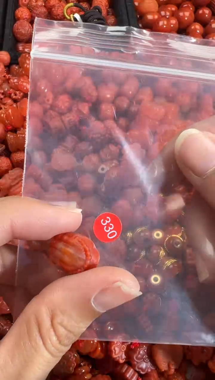 南红玛瑙未镶嵌颈饰1