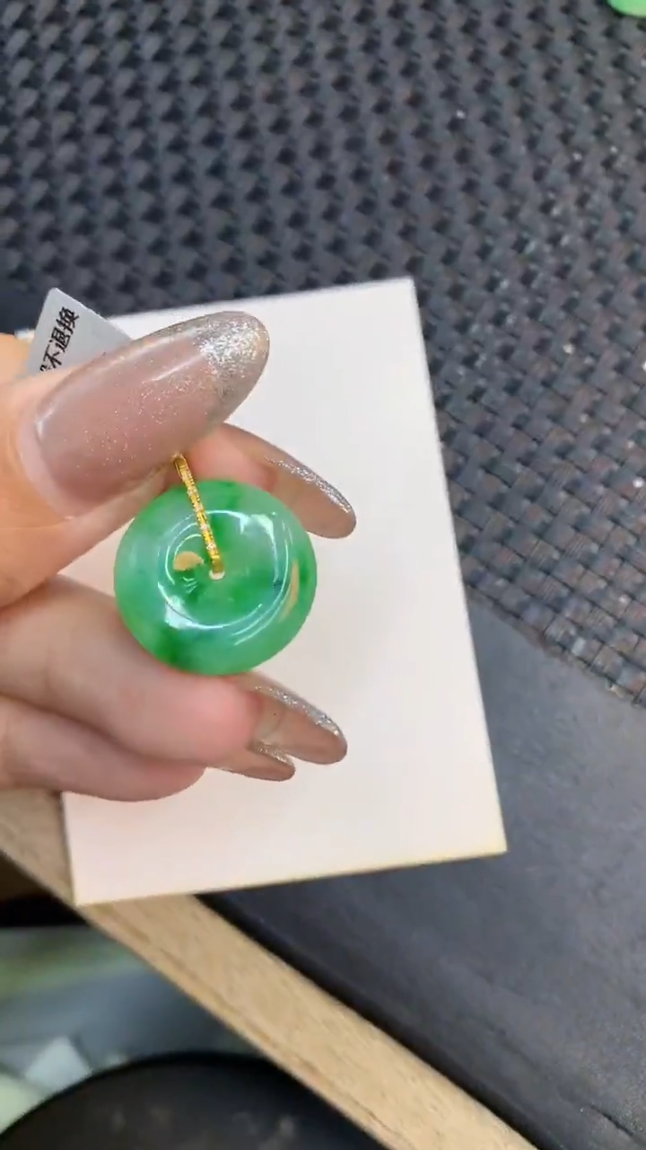 颈饰18K金镶嵌翡翠1