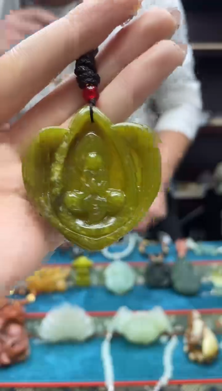 未镶嵌岫玉吊坠·