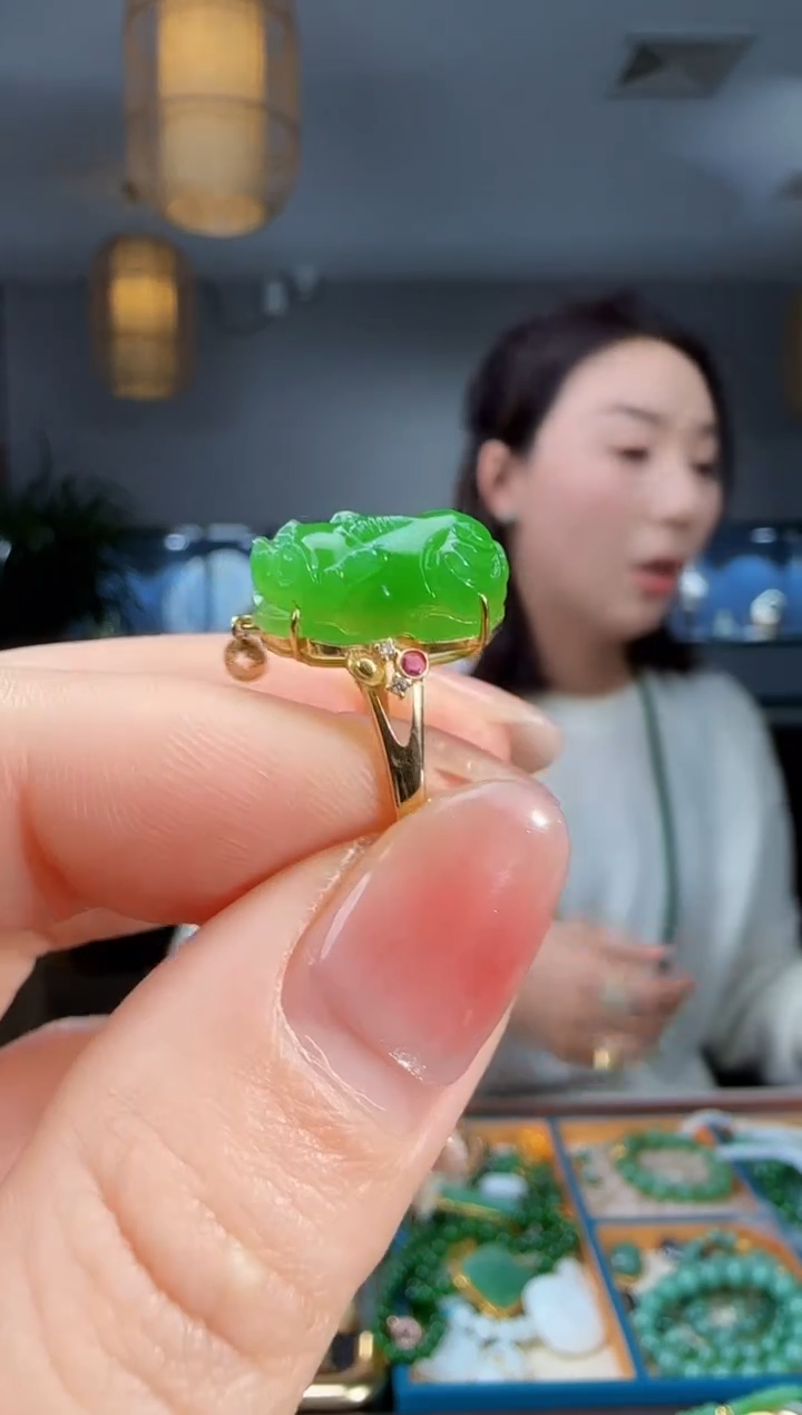 18K金镶嵌戒指和田玉1