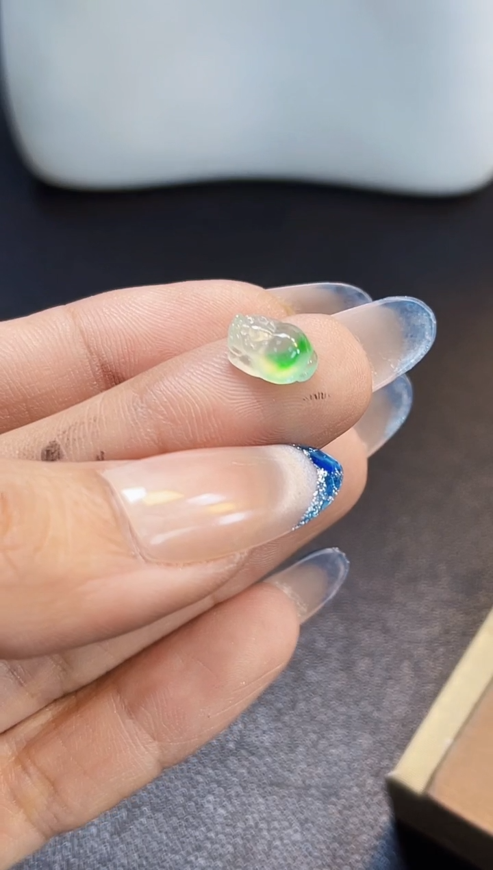 裸石翡翠BOIS47飘绿貔貅