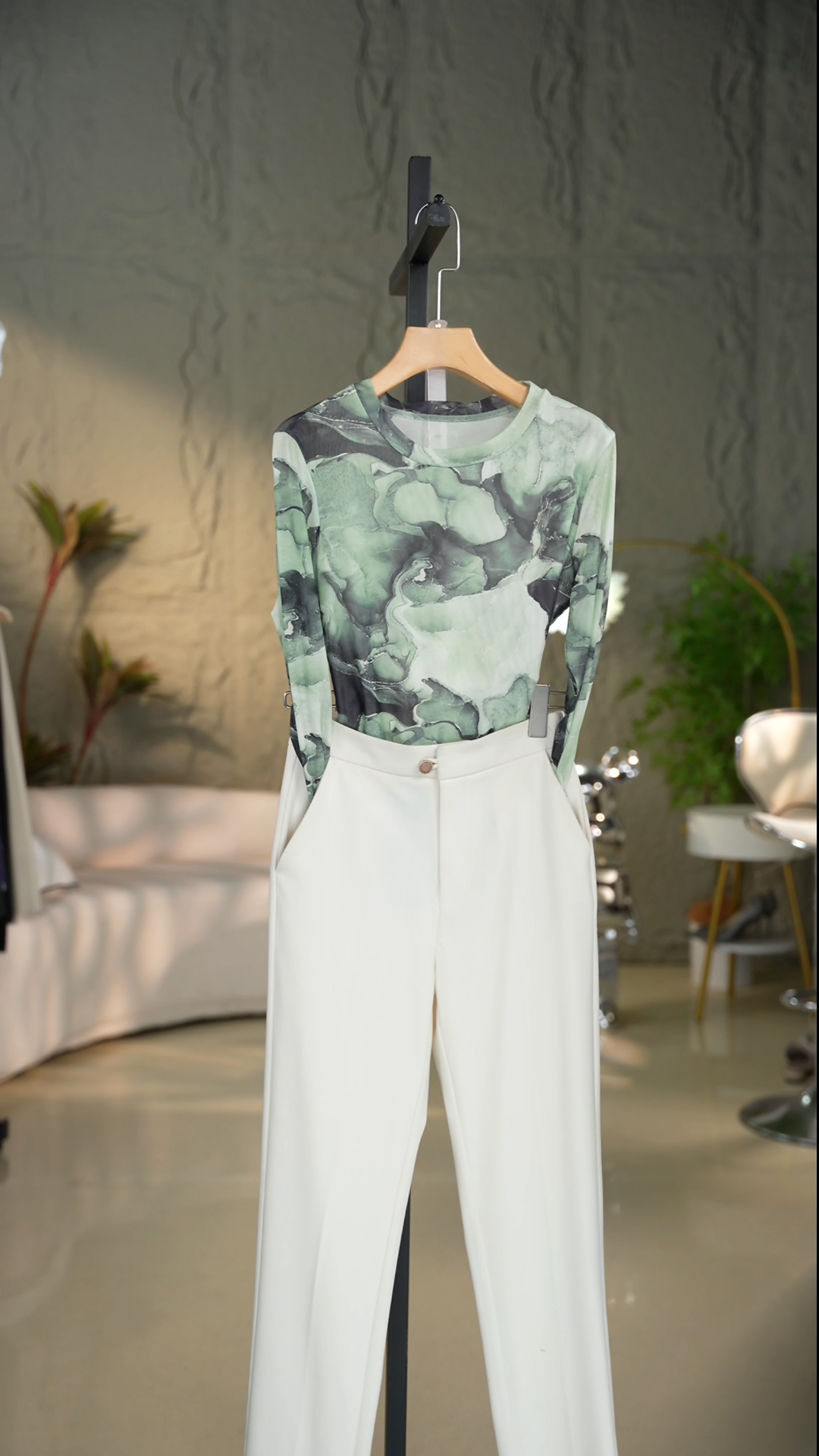 实际库存记忆纱上衣通透质感搭配个性花卉印花轻盈又吸睛百搭158