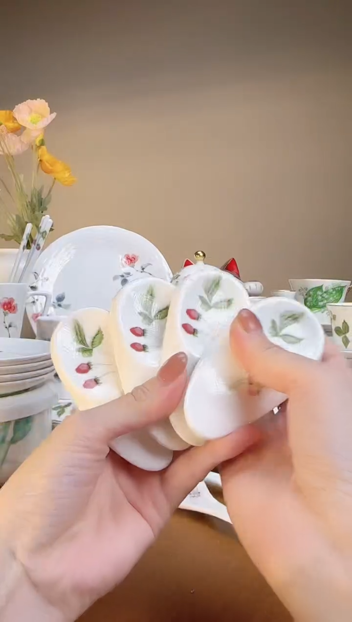 【闪购商品】莓高骨瓷勺筷置4个