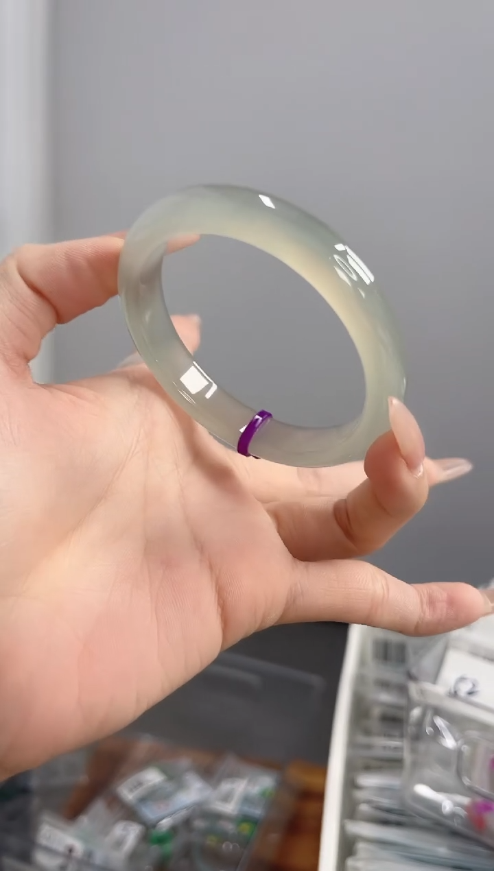 玛瑙/玉髓手镯未镶嵌55-56圈口