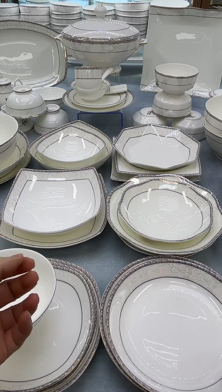 骨瓷玲珑8饭4个   