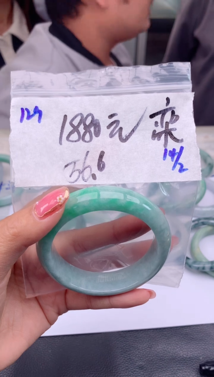 【闪购商品】定制翡翠未镶嵌129毛货需精细抛光手镯多样性拍一发一