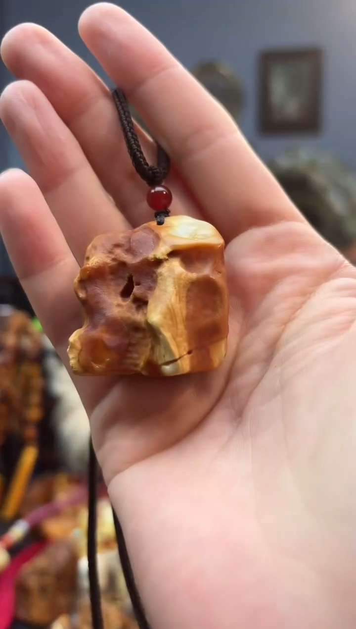 琥珀颈饰未镶嵌吊坠