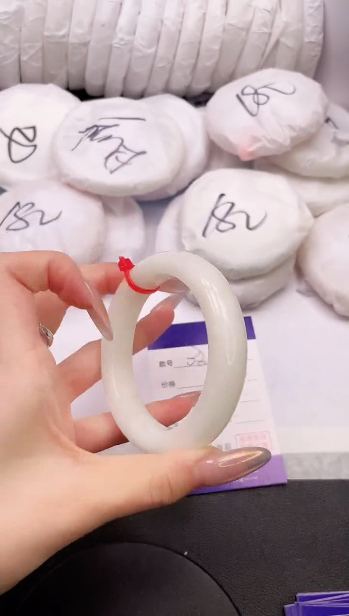 【闪购商品】和田玉手镯未镶嵌25K330-58