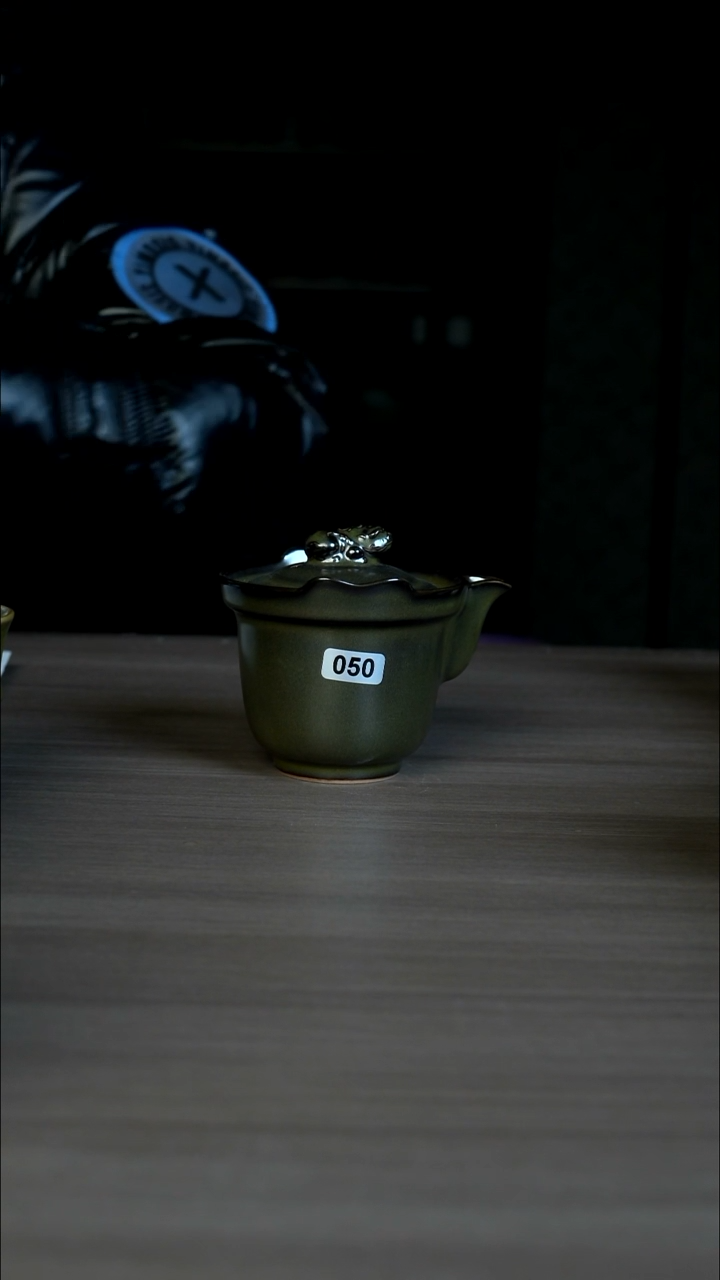 【闪购商品】杯050号茶叶末黑金手抓壶一级