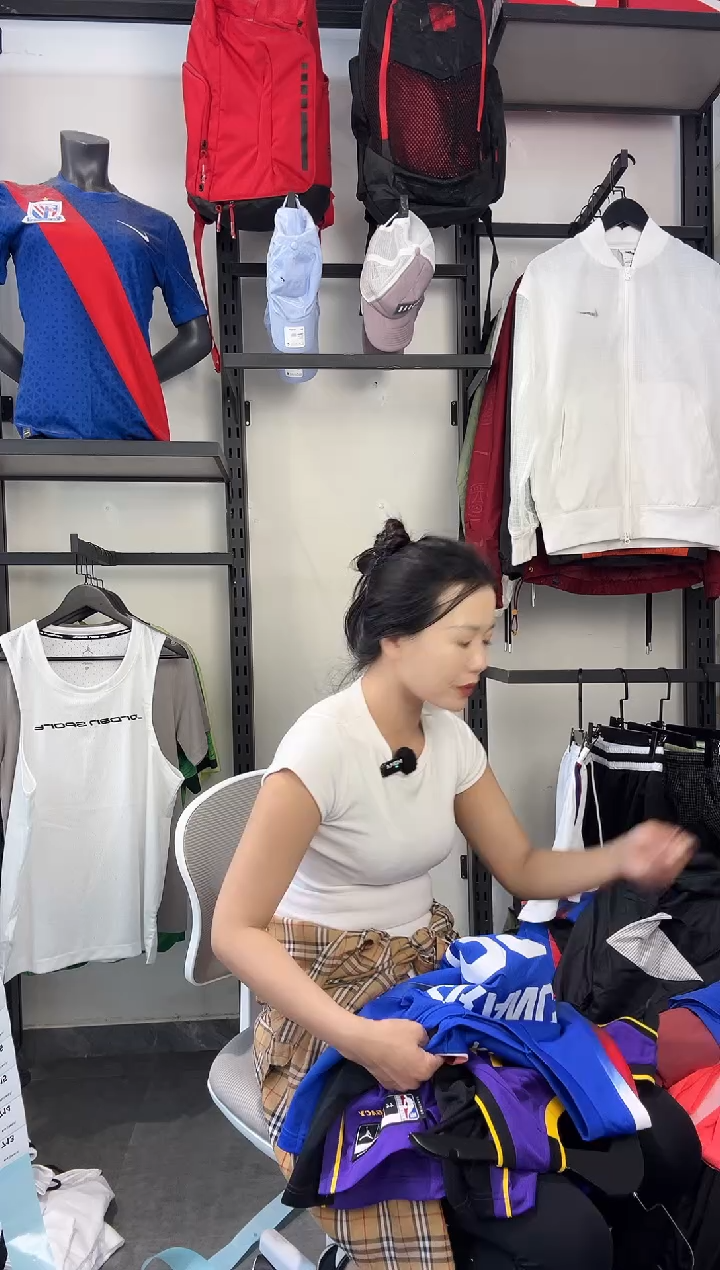 713    ·编码 瑕疵款直播间过款为准 尺码·M