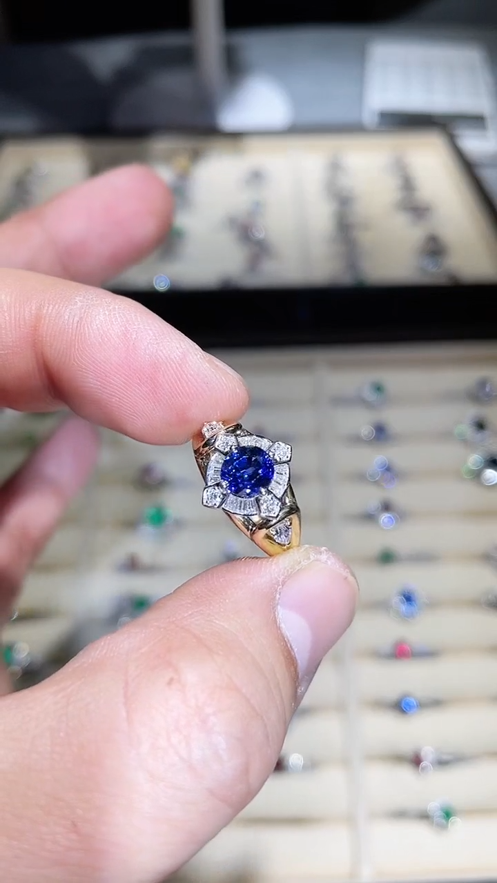 【闪购商品】蓝宝石戒指18K金镶嵌1ct