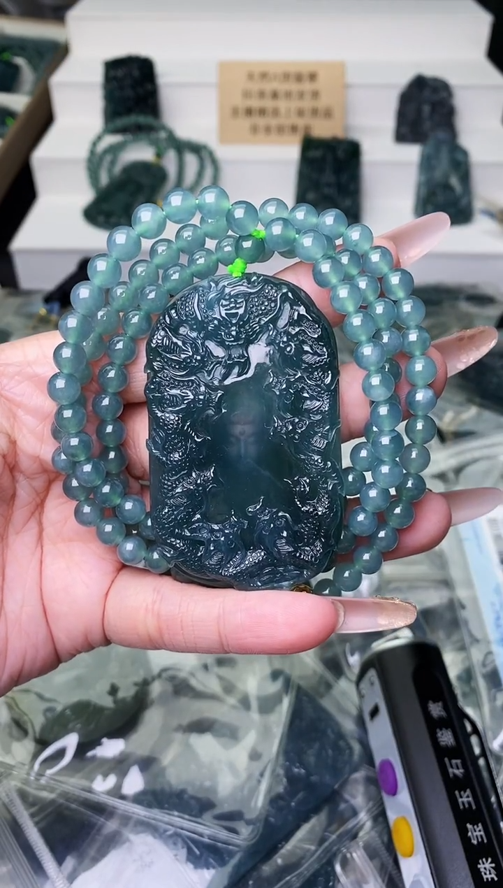 颈饰未镶嵌翡翠 