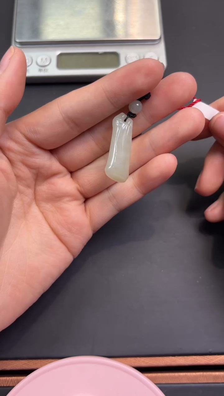 【闪购商品】和田玉吊坠(赠链)未镶嵌且末微色差近矿吊坠