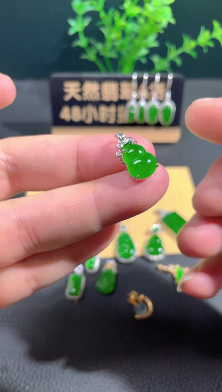 【闪购商品】翡翠颈饰18K金镶嵌翡翠