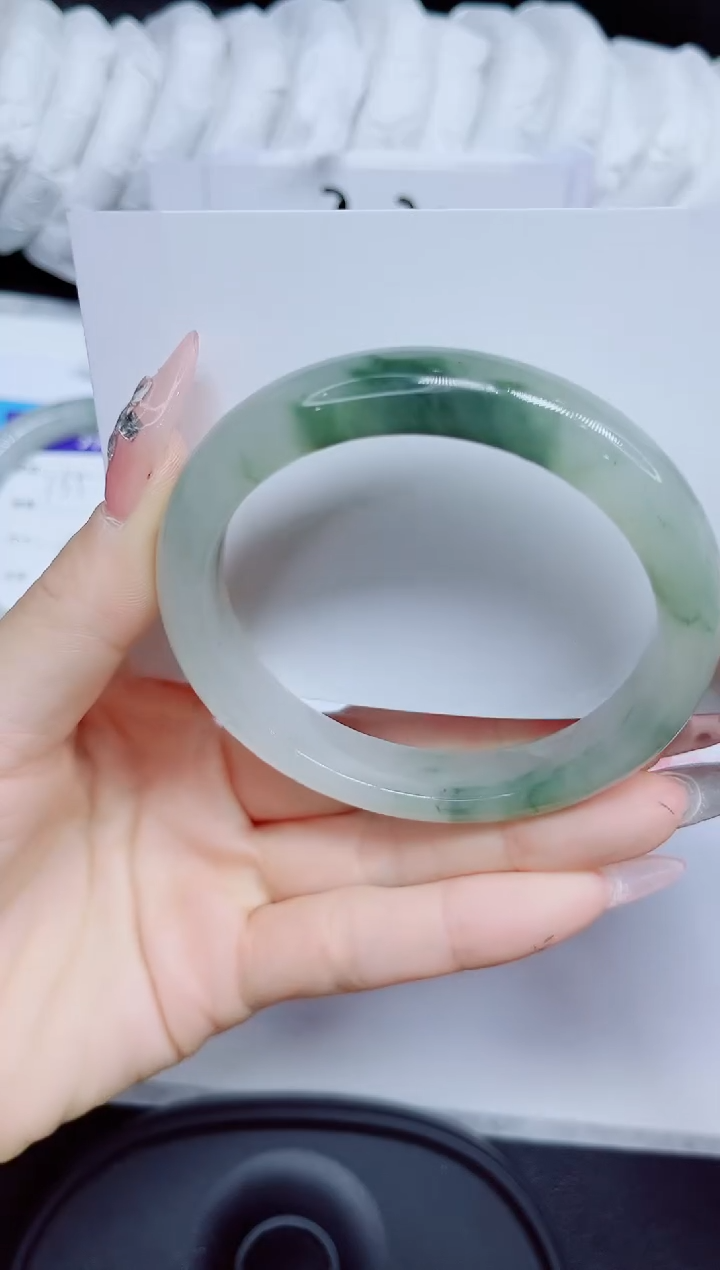 石英质玉手镯未镶嵌136.