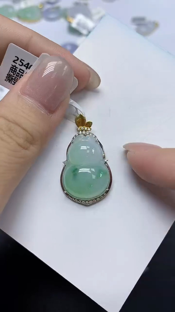 翡翠18K金镶嵌颈饰天然缅甸翡翠A货