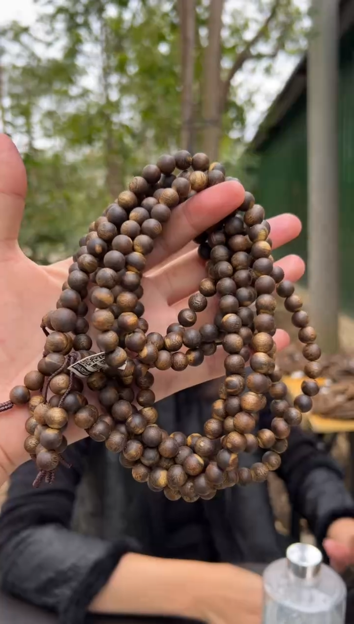 【闪购商品】沉香手串29克绿奇楠花珠0.8手串多样性发货1条