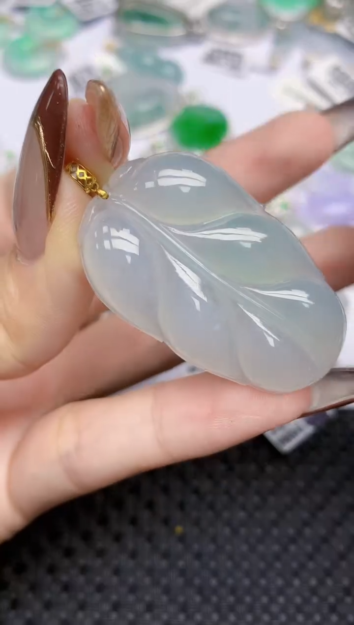 颈饰18K金镶嵌翡翠   天然翡翠A货  百元以上9米证书费自理