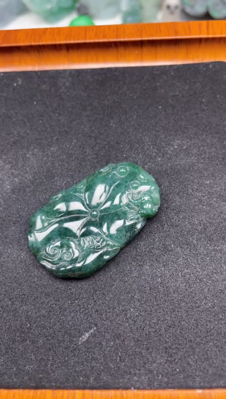 【闪购商品】翡翠颈饰未镶嵌呱呱来财