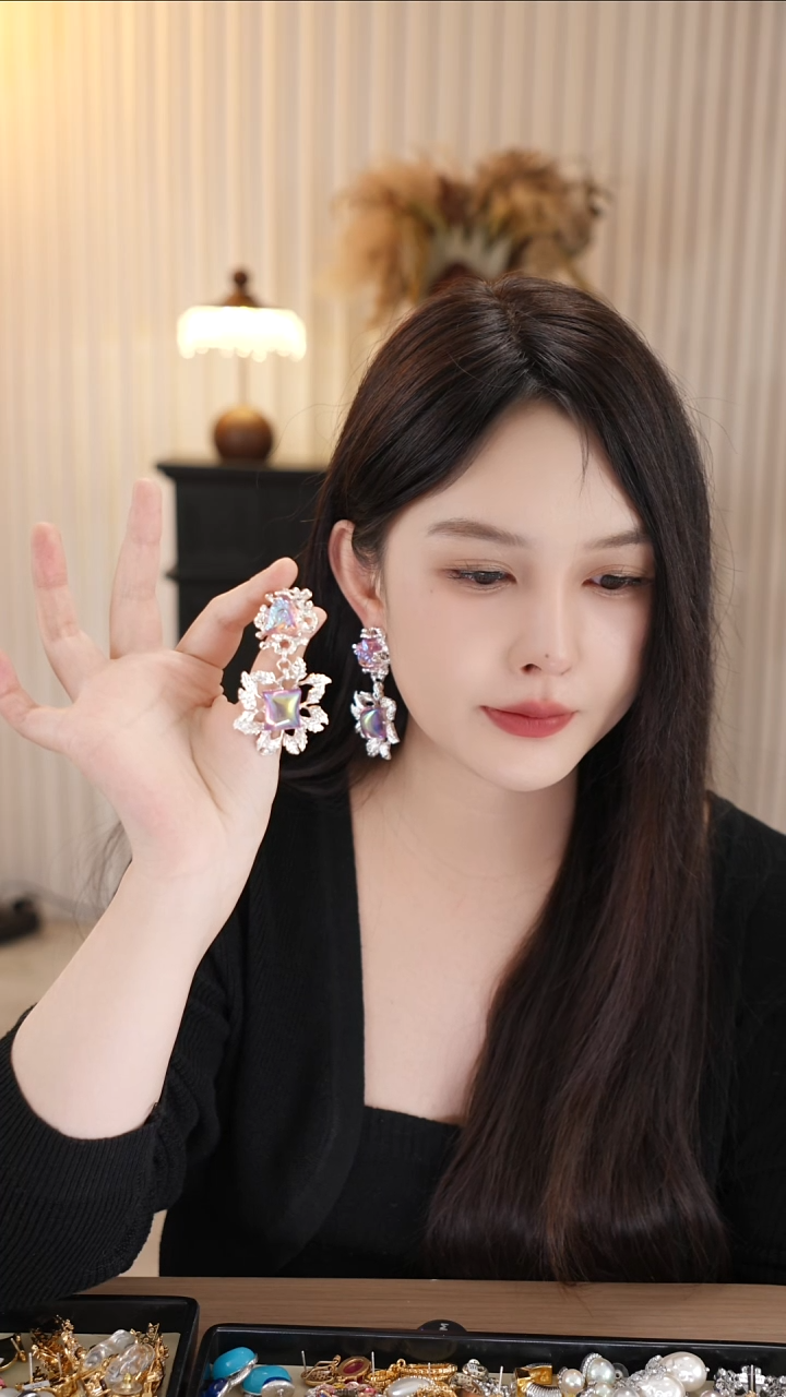 铜合金合成立方氧化锆耳饰