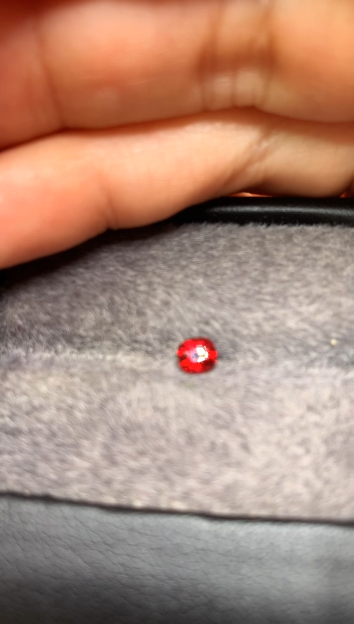 【闪购商品】定制尖晶石裸石未镶嵌枕型 鸽血色调 0.51ct