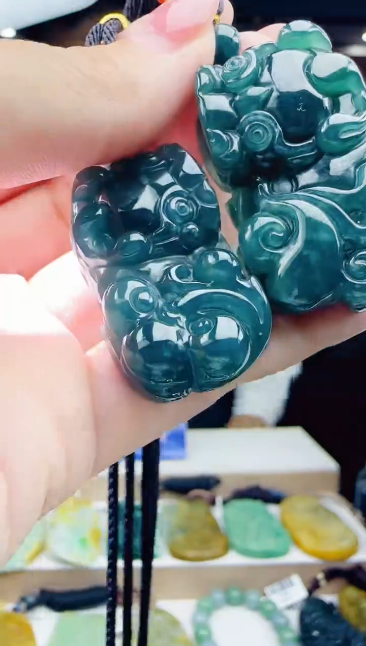 颈饰未镶嵌翡翠多样性发其一   貔貅