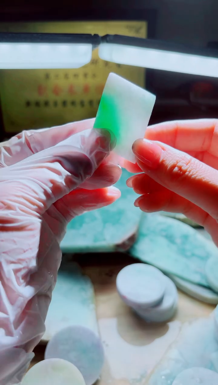 翡翠挂件未镶嵌 A货曹璀818