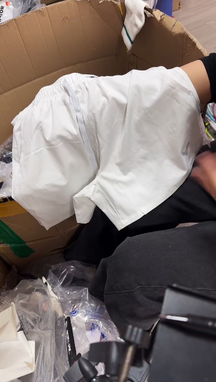 84号 微瑕正品  短裤S码