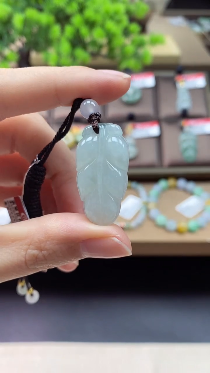 【闪购商品】翡翠颈饰未镶嵌叶子