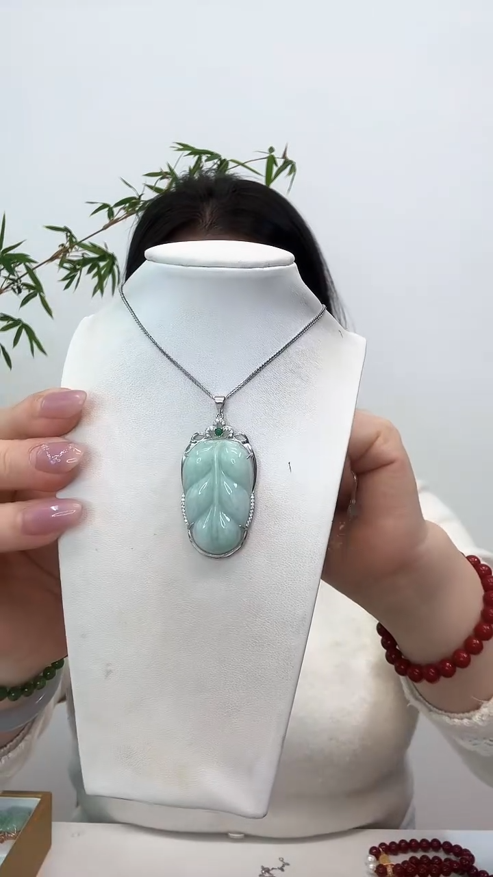 【闪购商品】翡翠吊坠(赠链)银S925镶嵌叶子