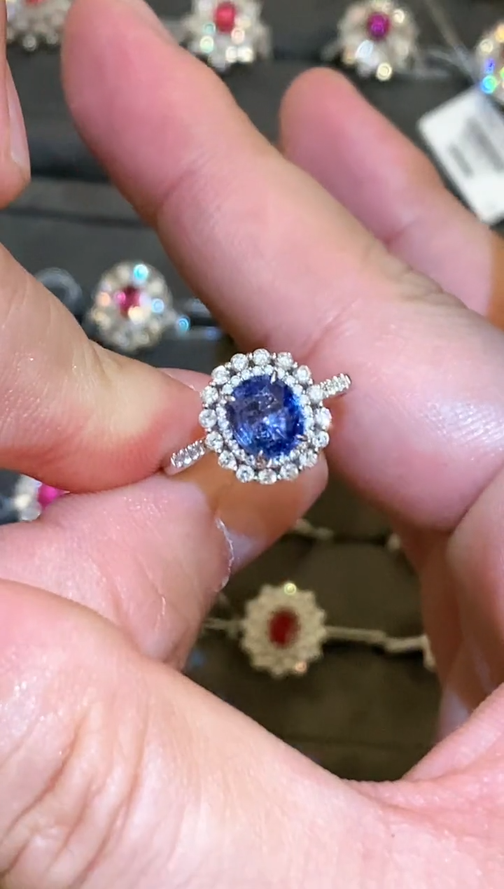 【闪购商品】蓝宝石戒指18K金镶嵌1.5ct/展会专属价/矢车菊