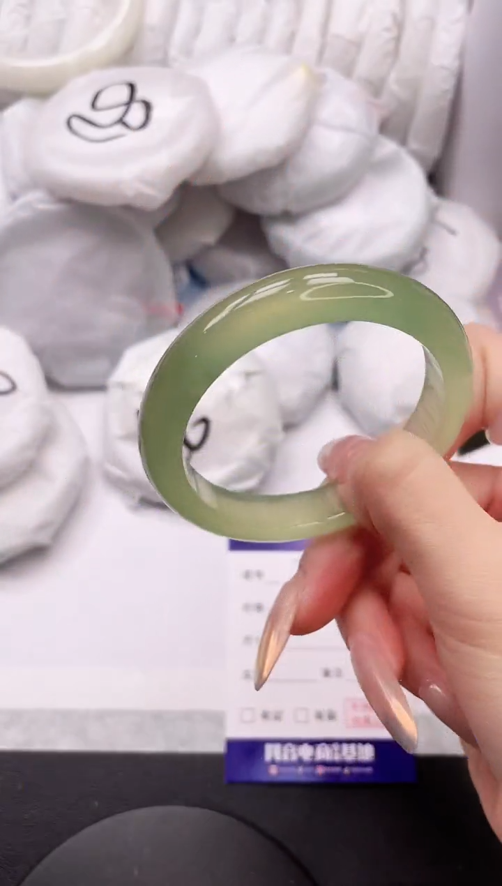 【闪购商品】石英质玉手镯未镶嵌13K281-53