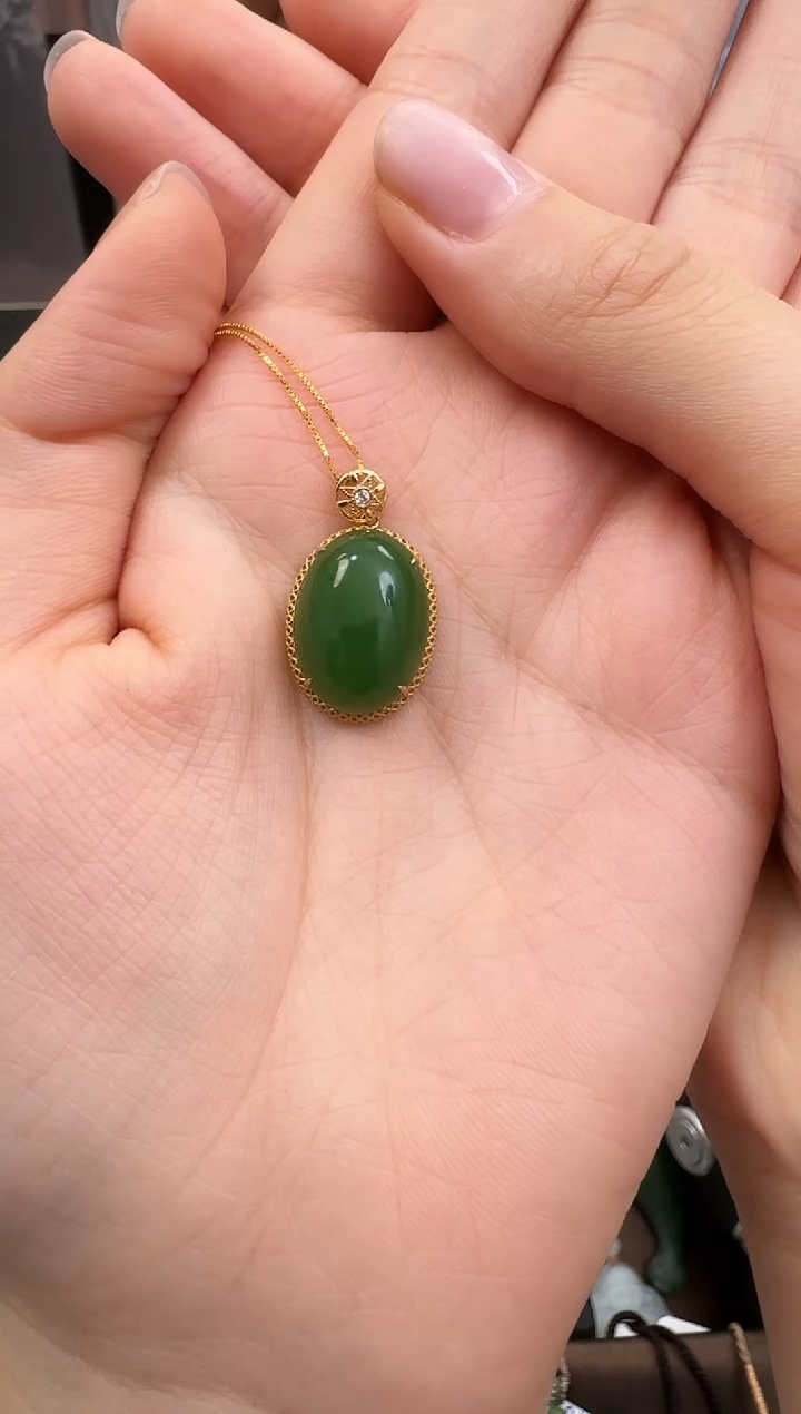 18K金镶嵌和田玉挂件1778 和田玉18K碧玉蛋面吊坠