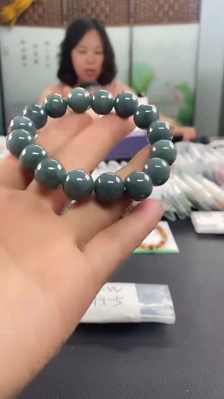 【闪购商品】翡翠手串未镶嵌28......