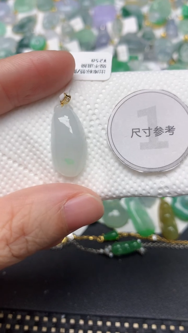 颈饰18K金镶嵌翡翠天然缅甸A货翡翠