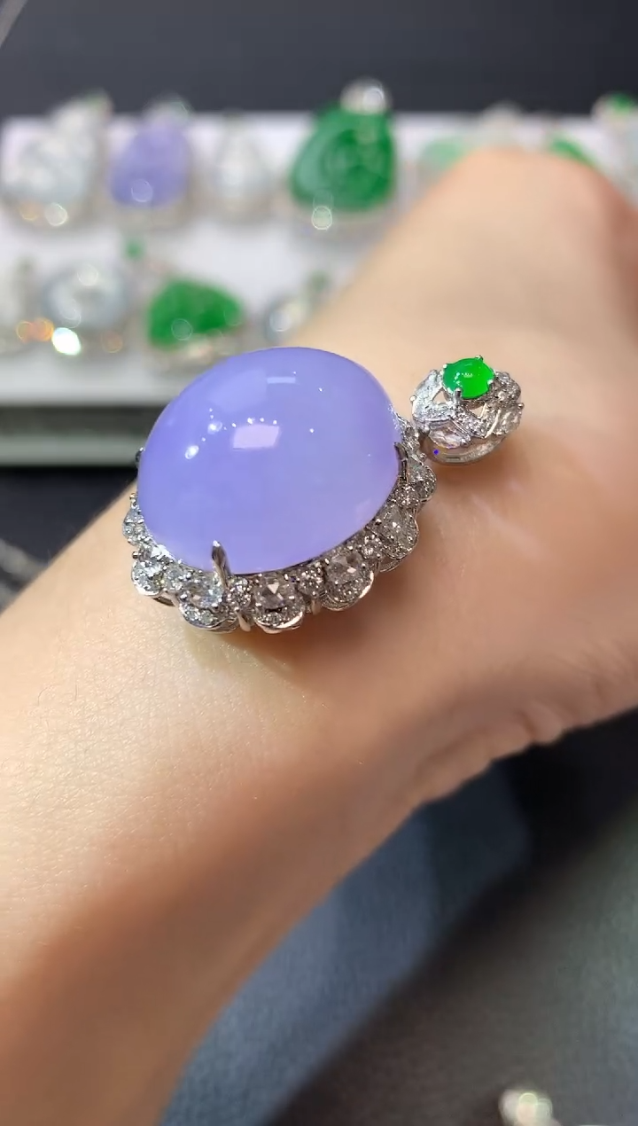 翡翠18K金镶嵌吊坠(不含链)花***。C55 紫货有一定色差