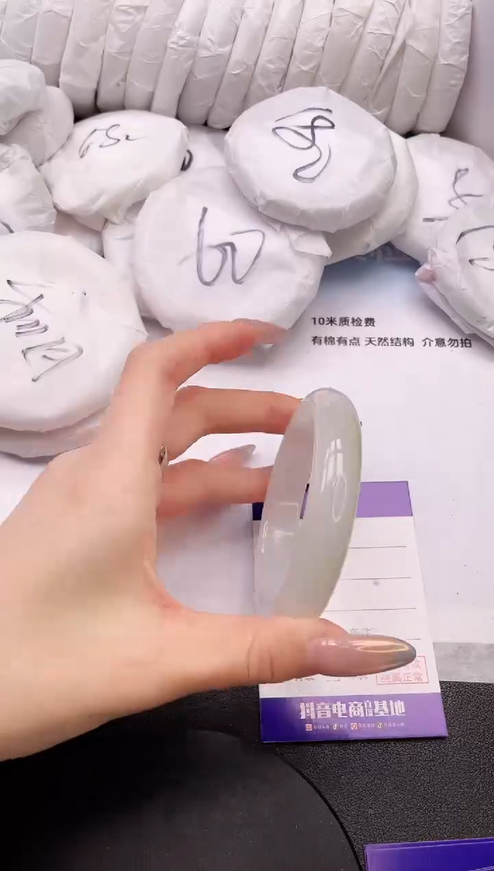 【闪购商品】石英质玉手镯未镶嵌28K195-58