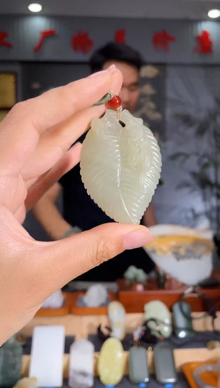 和田玉未镶嵌颈饰1