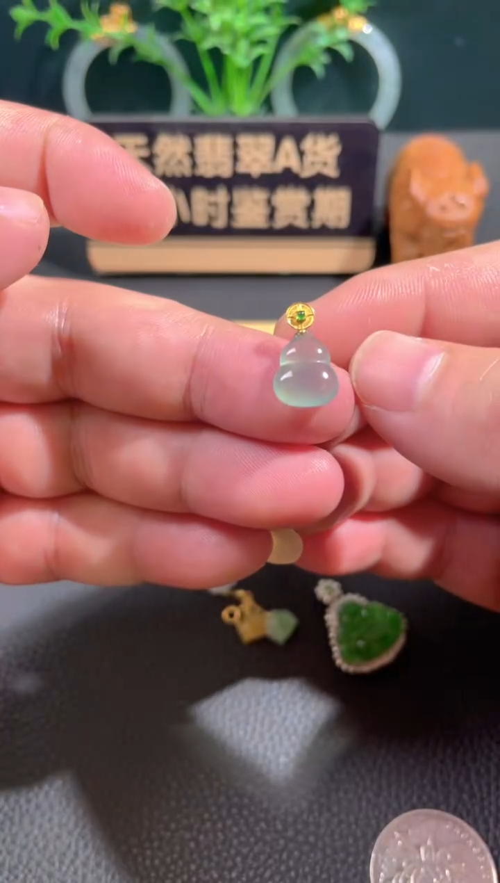 颈饰18K金镶嵌翡翠翡翠