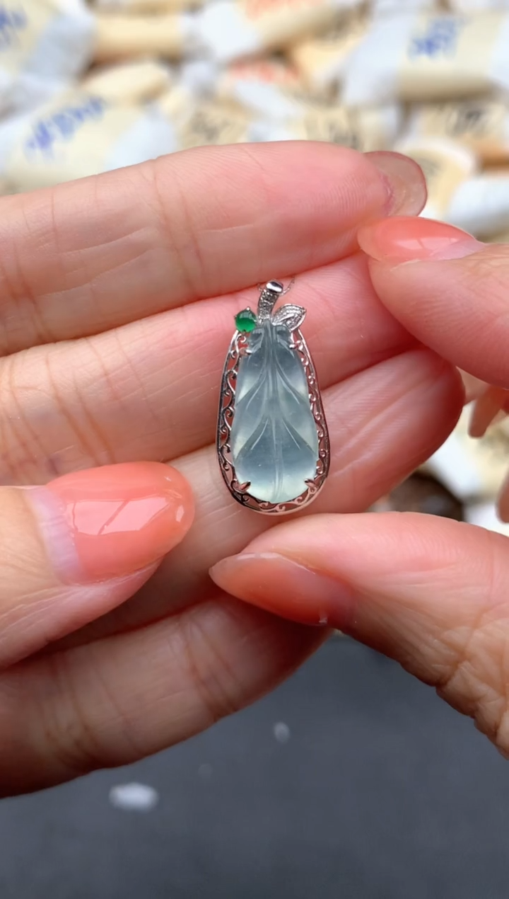 18K金镶嵌挂件翡翠1