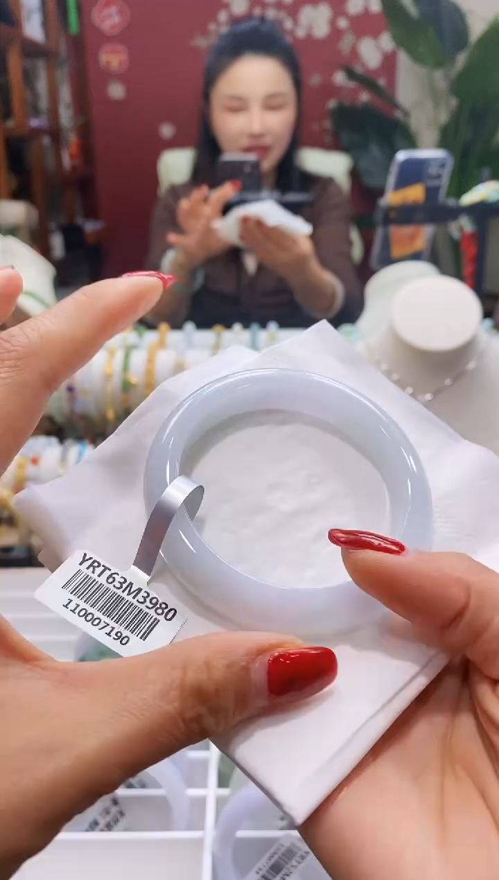 【闪购商品】翡翠手镯未镶嵌137圈口56.3/12.4*8.1